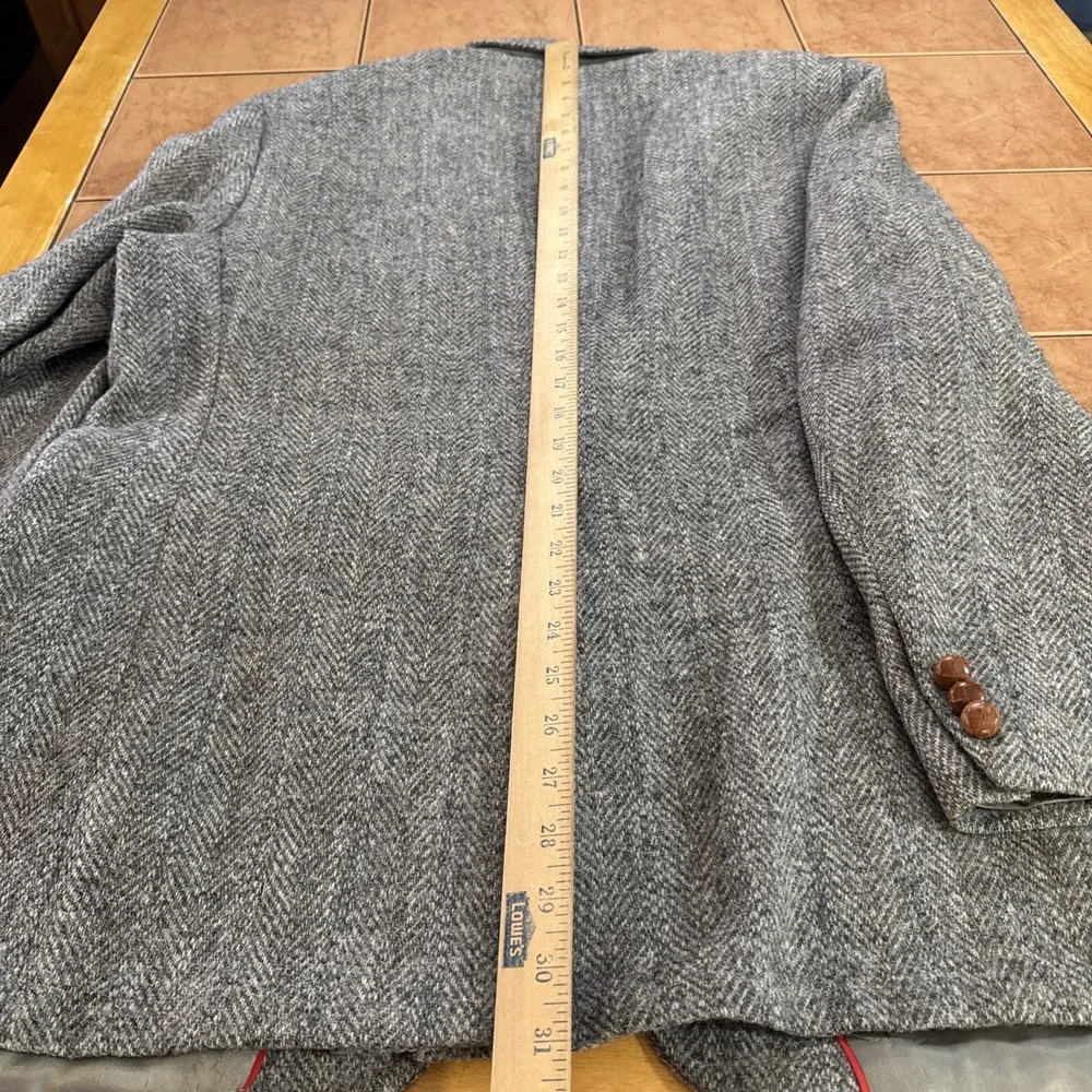 Vintage Harris Tweed Blazer Jacket Mens Sz 44R Gray Wool Herringbone Sport Coat